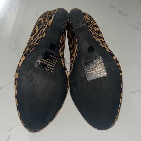 COPY - BANANA REPUBLIC Leopard Calf Hair Leather Wedge Heel Pumps - Picture 3 of 5